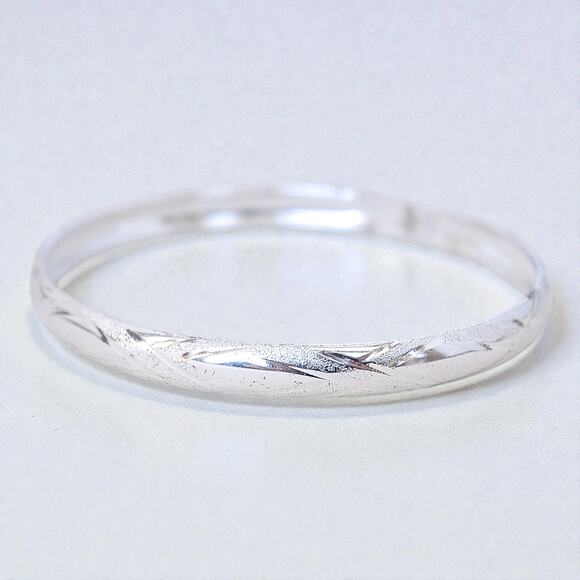Vintage 925 Sterling Silver Etched Bangle Bracelet Stacking Lightweight - Picture 2 of 6